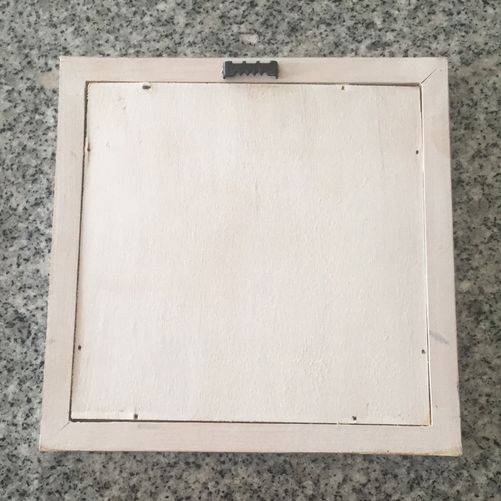 Wall frame - Picture 2 of 2
